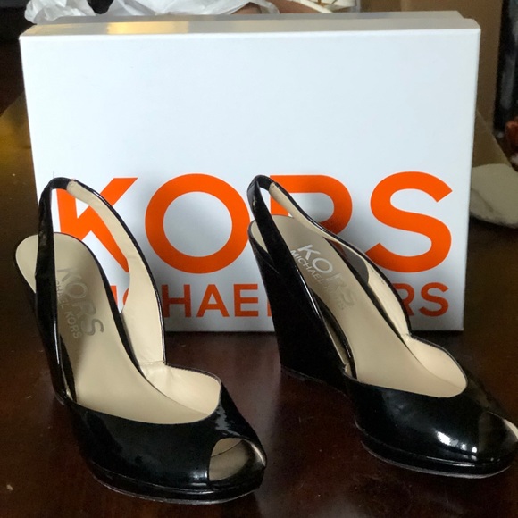 Michael Kors Black Patent Leather Wedges size 7 - Picture 2 of 4
